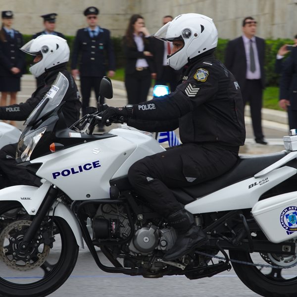 Έφοδοι της ΕΛ.ΑΣ σε σπίτια για τζόγο και πάρτυ