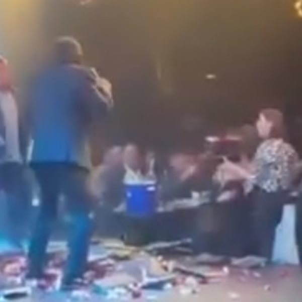 Θαμώνας ανέβηκε στην πίστα και χτύπησε τον Αντύπα