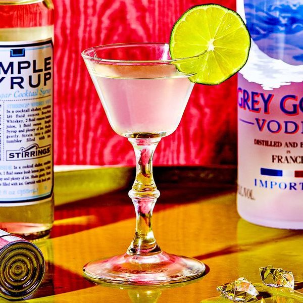 Η ιστορία και η συνταγή του Vodka Gimlet