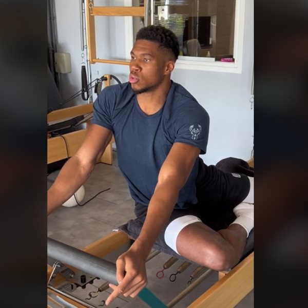 Ο Γιάννης Αντετοκούνμπο ζορίζεται στο πιλάτες και τα σχόλια μυρίζουν Ελλάδα (video)