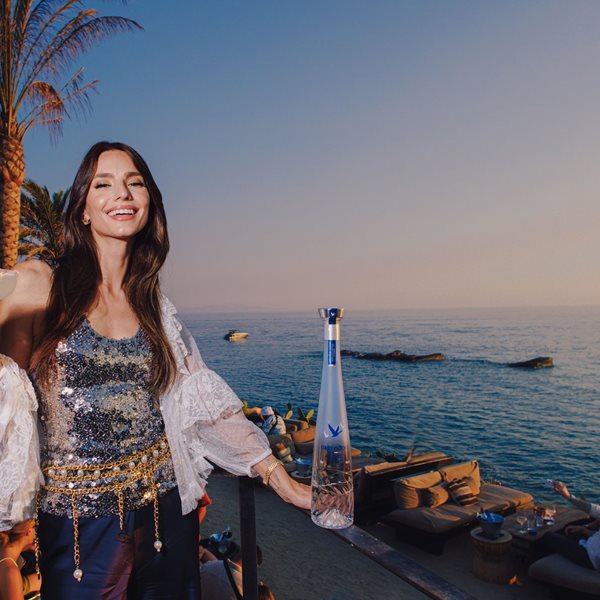 Ένα βράδυ με την Ηλιάνα Παπαγεωργίου και την ultra premium βότκα Grey Goose Altius στα πιο διάσημα club της Μυκόνου!