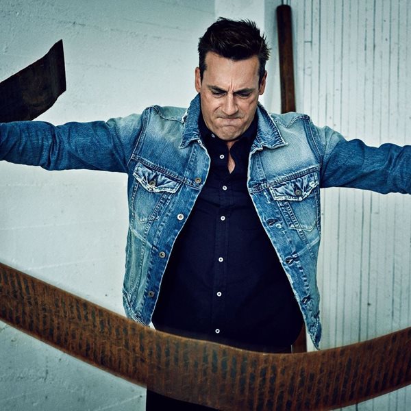 Ο Jon Hamm έτοιμος να σπάσει τα δεσμά του Don Draper