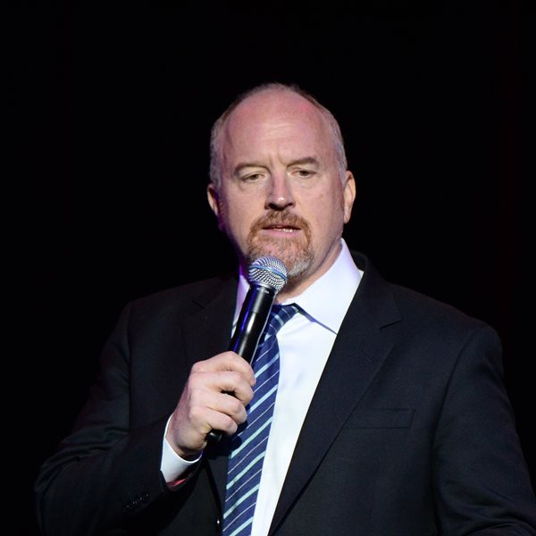 Ο Louis C.K. έκανε stand up 9 μήνες μετά την εμπλοκή του στο σκάνδαλο #metoo