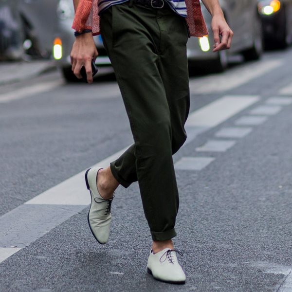 Τα χρωματιστά παντελόνια ζωντανεύουν κάθε φθινοπωρινή/χειμωνιάτικη σου εμφάνιση