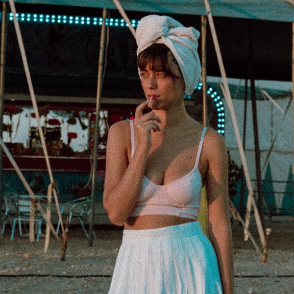 Η Τζωρτζίνα Λιώση είναι η λολίτα της αθηναϊκής θεατρικής σκηνής