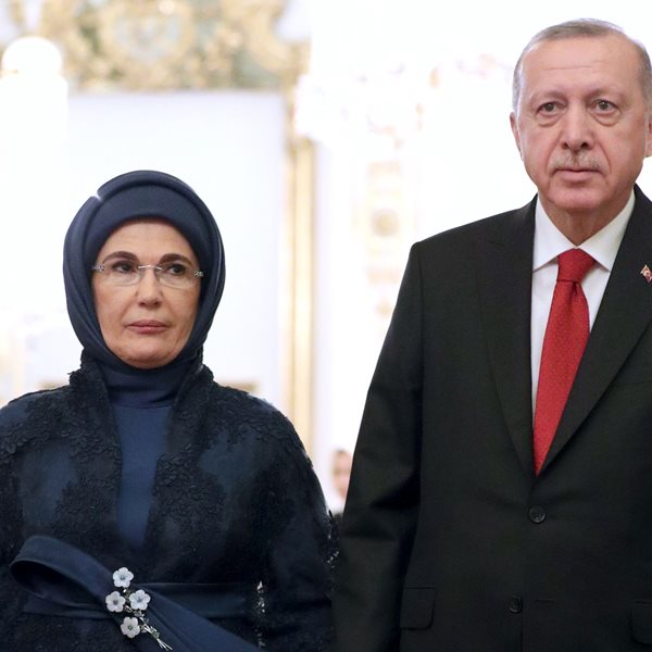 Ο Erdogan χτίζει νέα ανάκτορα, η τουρκική λίρα βυθίζεται