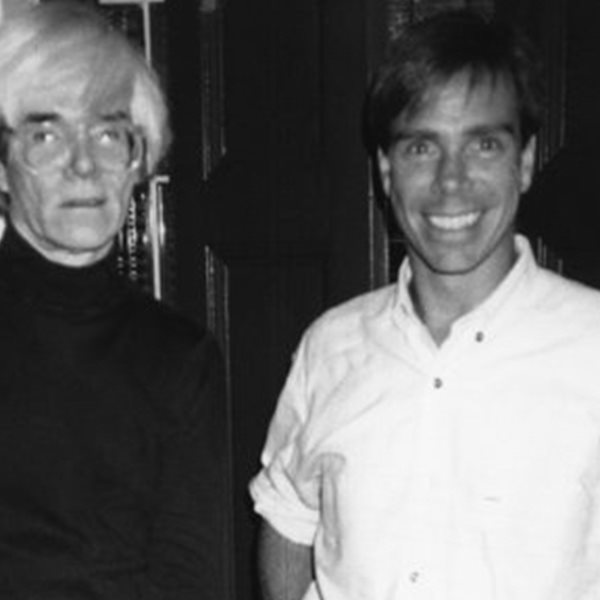 Στο Tommy Factory, ο Tommy Hilfiger εμπνέεται από τον Andy Warhol