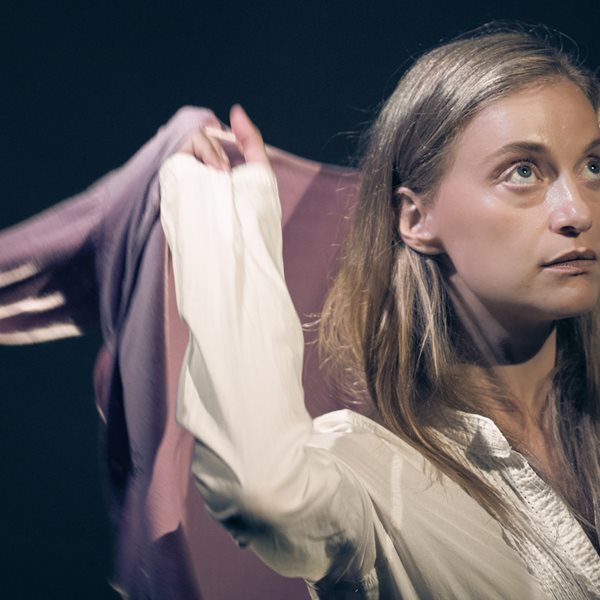 Η Λένα Δροσάκη όταν μιλά για τον εαυτό της νιώθει περίεργα