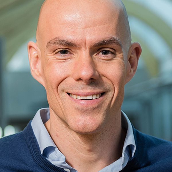 Ο Carl Hansen έγινε δισεκατομμυριούχος σε μία νύχτα, αντιμετωπίζοντας τον κορονοϊό