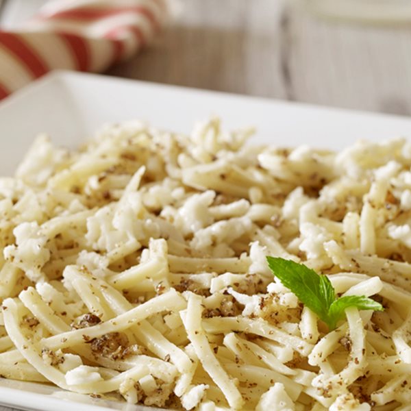 Η συνταγή για την πιο ελληνική, καλοκαιρινή μακαρονάδα