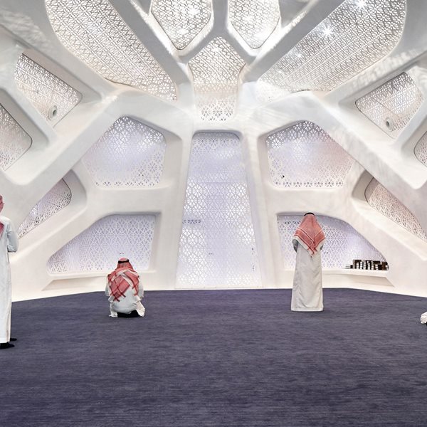 Το λεύκωμα-φόρος τιμής στο έργο της Zaha Hadid