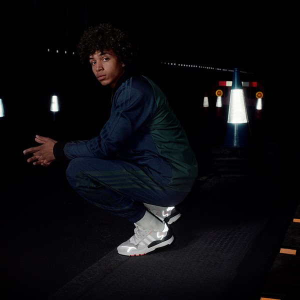 H νυχτερινή επιστροφή του NITE JOGGER των adidas Originals