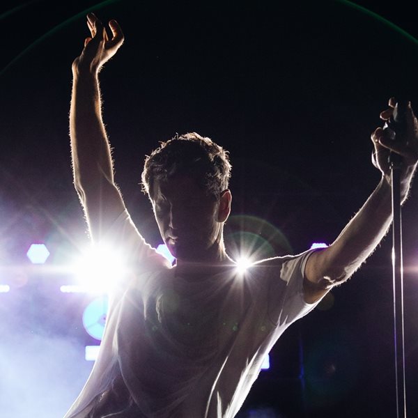 Όταν ο Σάκης Ρουβάς συγκινήθηκε στο κατάμεστο Κατράκειο