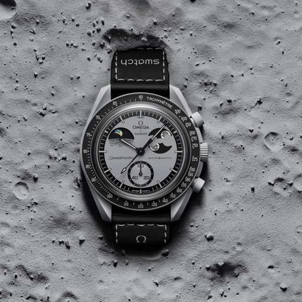 Το Bioceramic MoonSwatch Mission to Earthphase γιορτάζει το μεγαλείο της γης όπως φαίνεται από τη σελήνη