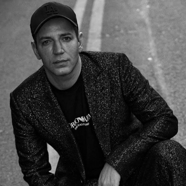 Ένα ανατρεπτικά πρωτοχρονιάτικο look από τον στιλίστα Στέφανο Ζαούση