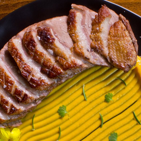 Κρέας υψηλής ποιότητας στην καταπράσινη αυλή του Steak Alive