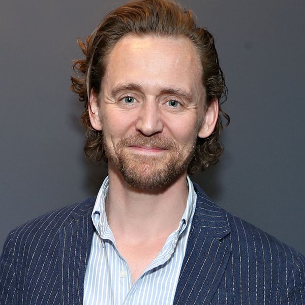 Δεν υπάρχει τίποτα βαρετό στο ριγέ σύνολο του Tom Hiddleston