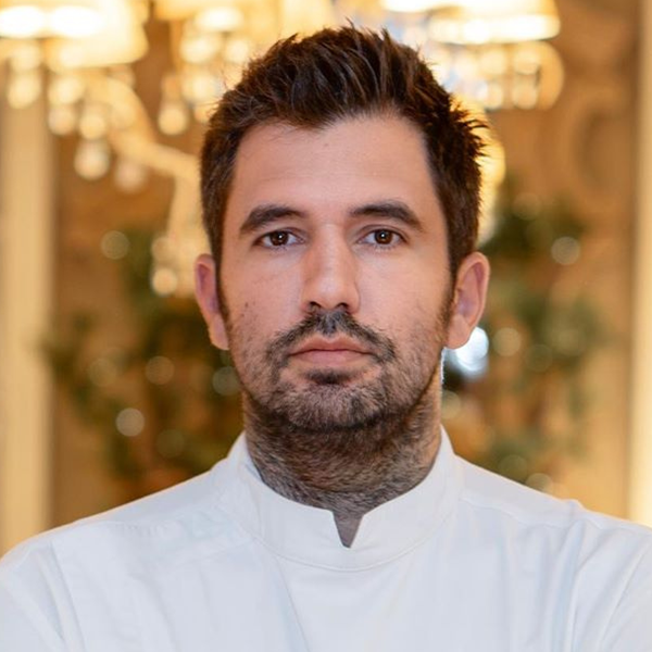 Το τραπέζι του Σαββατοκύριακου σερβίρεται από το Aleria