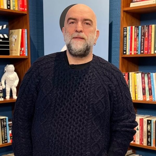 Ο Μπάμπης Στόκας υποψήφιος στις Ευρωεκλογές με την Πλεύση Ελευθερίας