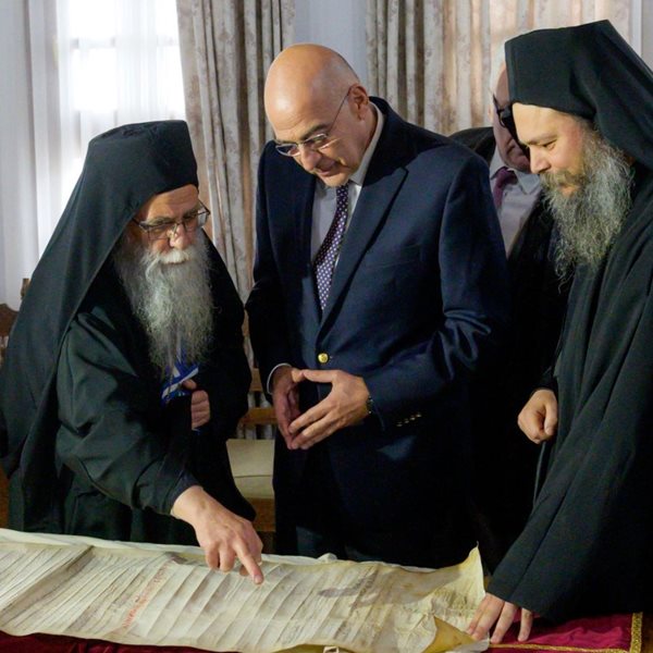 Περιπέτεια για τον Νίκο Δένδια στο Άγιο Όρος