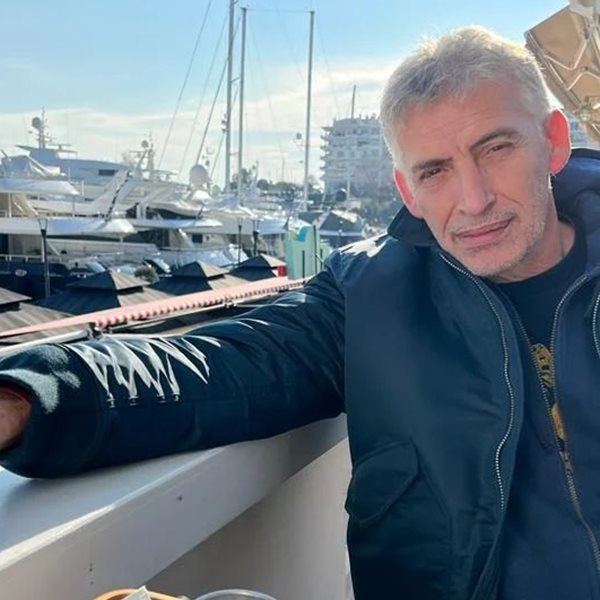 Μία σπάνια φωτογραφία του Παναγιώτη Φασούλα με την οικογένειά του