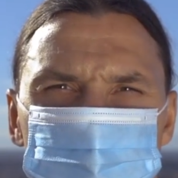 Ο Zlatan Ibrahimovic θέλει να φοράς τη μάσκα σου