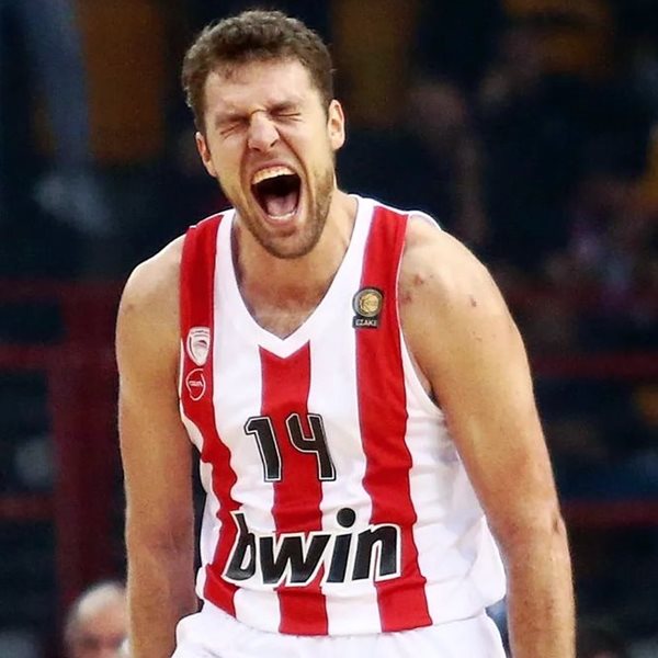 Όλα δείχνουν πως ο Σάσα Βεζένκοφ επιστρέφει στον Ολυμπιακό