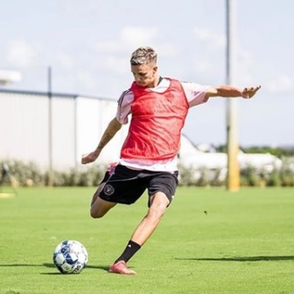 Romeo Beckham, εις το όνομα του πατρός