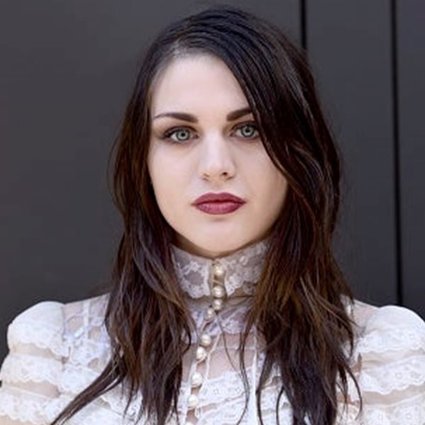 Η Frances Bean Cobain έχει κάτι από το σκοτάδι του πατέρα της