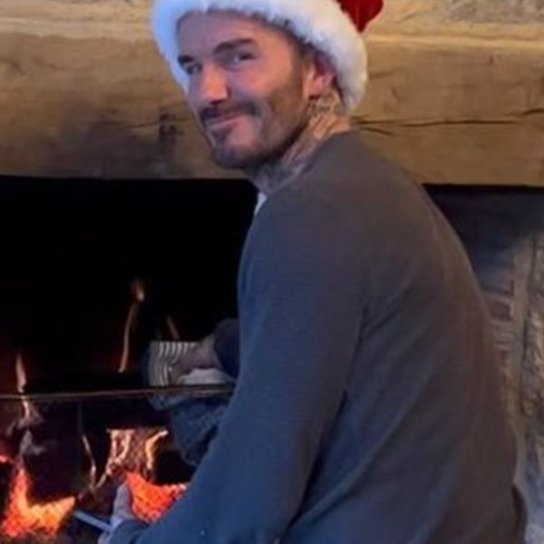 Ο David Beckham ψήνει κάστανα στο τζάκι
