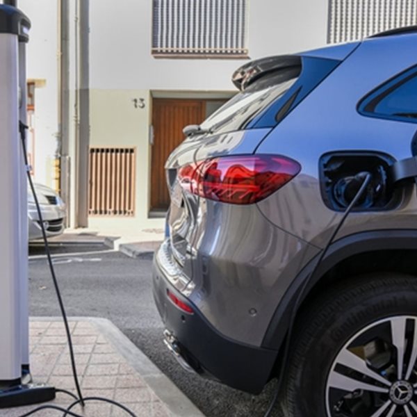 Τα ηλεκτρικά οχήματα μεταπωλούνται σε χαμηλότερη τιμή. Αλλά γιατί;