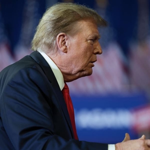 Γιατί ο Donald Trump 'έκανε γαργάρα' τον θάνατο του Alexei Navalny;