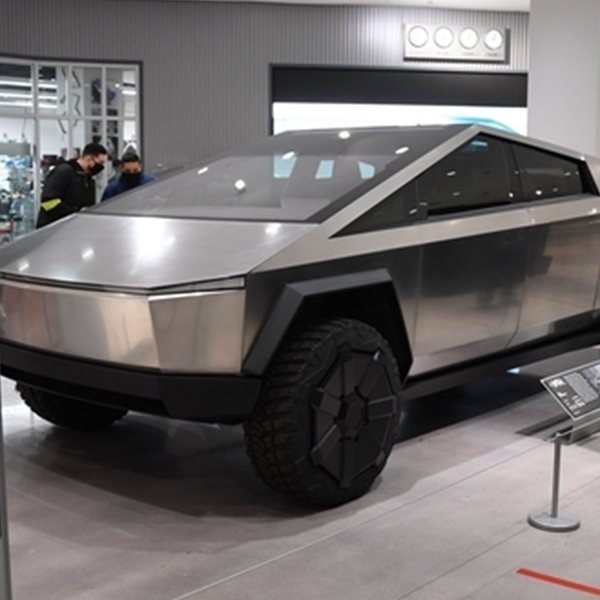 To Tesla Cybertruck κάνει την πιο δύσκολη διαδρομή στον κόσμο να φαίνεται παιχνιδάκι