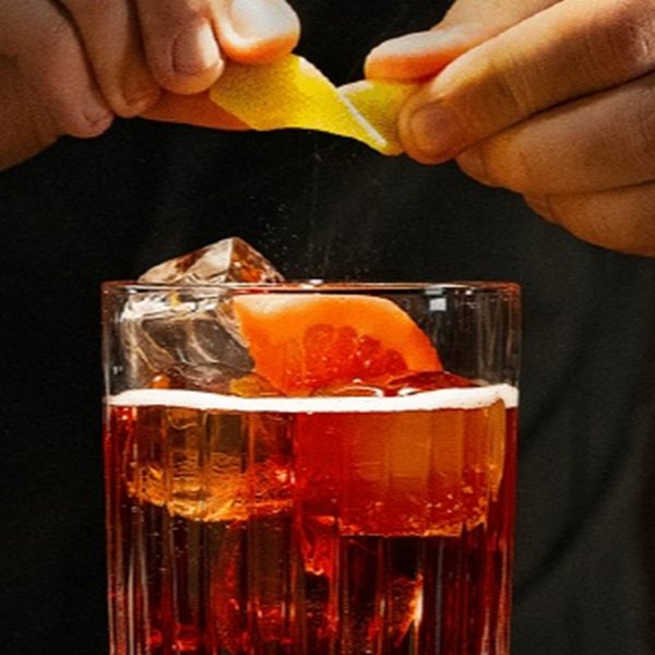 #CheersForTheCause: Το Campari και το μεγαλύτερο tip που δόθηκε ποτέ σε μπαρ