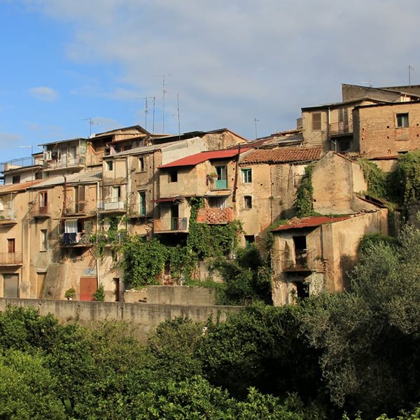 Πανέμορφο χωριό στην Ιταλία χαρίζει σπίτια για 1 ευρώ