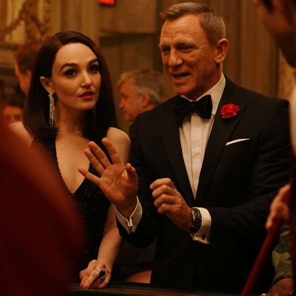 Ο Daniel Craig είναι ένας άλλος James Bond στο Saturday Night Live