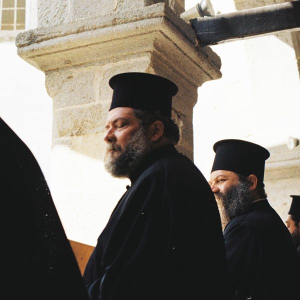 Λειτουργίες 50 ατόμων εν μέσω πανδημίας προτείνουν οι Μητροπολίτες