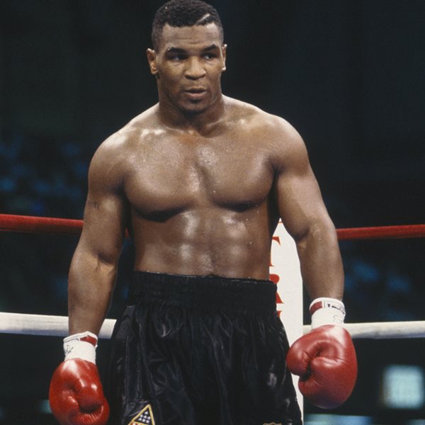 O Mike Tyson μπαίνει και επίσημα ξανά στο ρινγκ