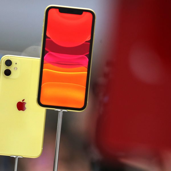 Το iPhone 11 εκπέμπει πολλή ακτινοβολία. Πρέπει να ανησυχούμε;