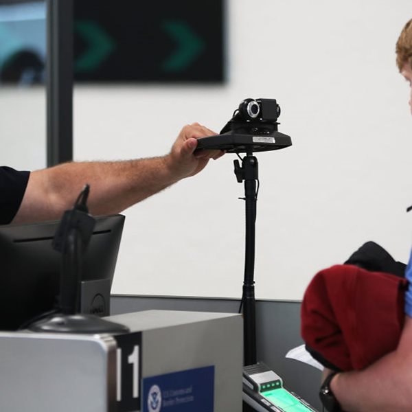 H Amazon απαγόρευσε το face recognition στην αμερικανική αστυνομία