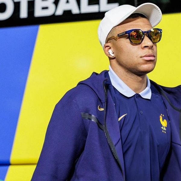 Ο Kylian Mbappé μόλις απέκτησε ένα απίθανο αμάξι που όμως δε μπορεί να οδηγήσει