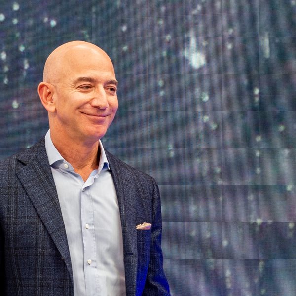 Τα εξωπραγματικά 'πειράματα' των δισεκατομμυριούχων για να μείνουν νέοι