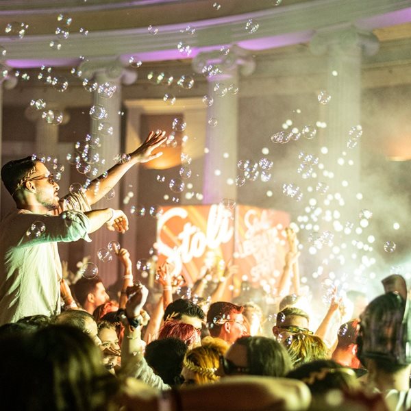 Η μουσική κοινότητα Suburbia τιμά το Kill Bill με δικό της τρόπο