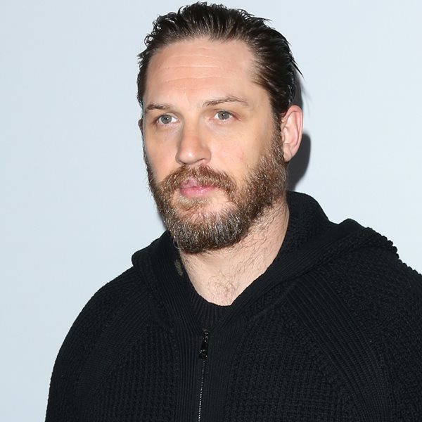 O Tom Hardy 'γλυκοιτάζει' το κινηματογραφικό Peaky Blinders