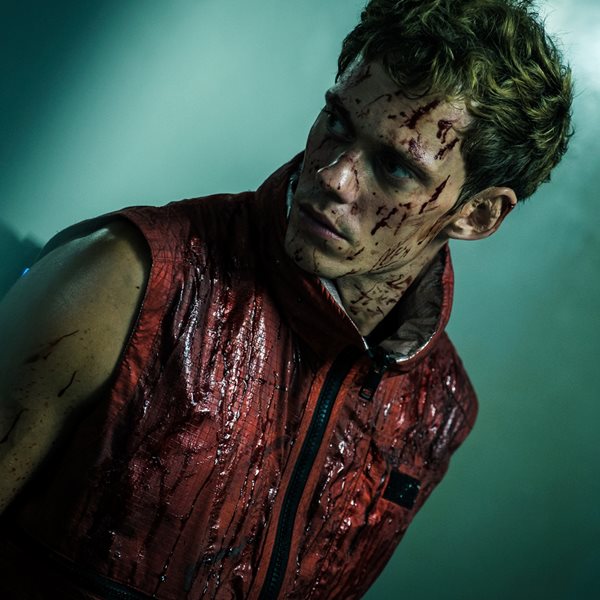 Πώς ο Bill Skarsgård 'έχτισε' το απίστευτο κορμί που βλέπουμε στο Boy Kills World