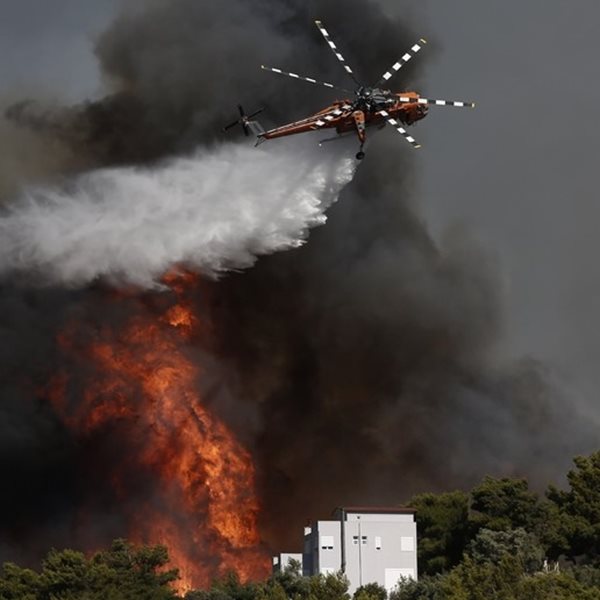 Εισαγγελική παρέμβαση για τις πυρκαγιές σε Πεντέλη και Μέγαρα