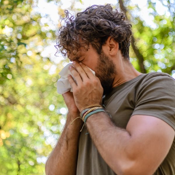 Οι αλλεργίες που κυκλοφορούν το καλοκαίρι - Δες αν τις έχεις