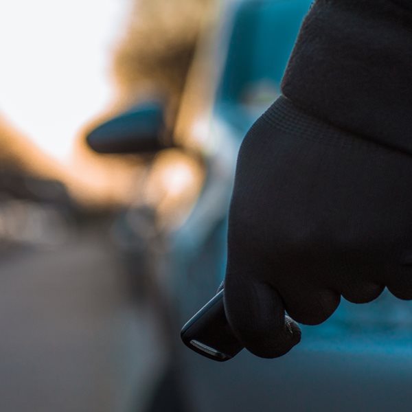 Αυτός είναι ο σύγχρονος -και απίστευτος- τρόπος κλοπής των αυτοκινήτων