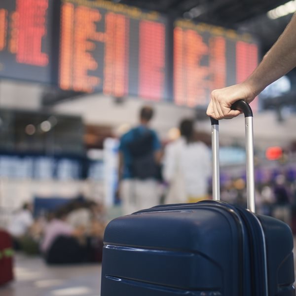 Διεθνές "βραχυκύκλωμα" σε τράπεζες, αεροδρόμια και επιχειρήσεις εξαιτίας των Microsoft και Crowdstrike