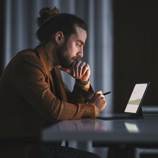 1 στους 4 Έλληνες φοβάται ότι θα χάσει τη δουλειά του εξαιτίας της τεχνητής νοημοσύνης